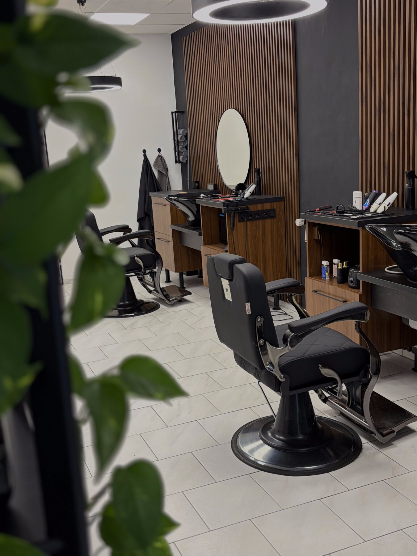 Barberská křesla a pracovní místa